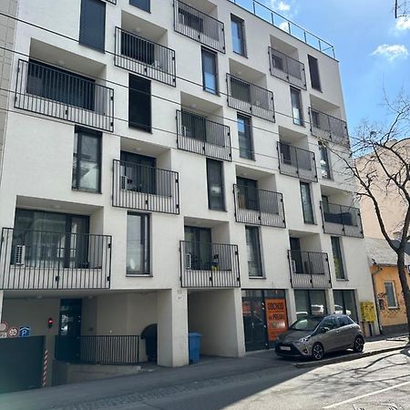Mickey Apartment Old Town Братислава Екстер'єр фото