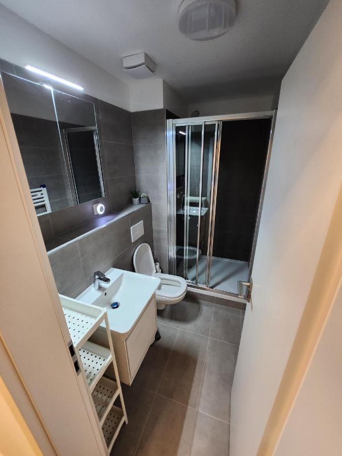 Mickey Apartment Old Town Братислава Екстер'єр фото
