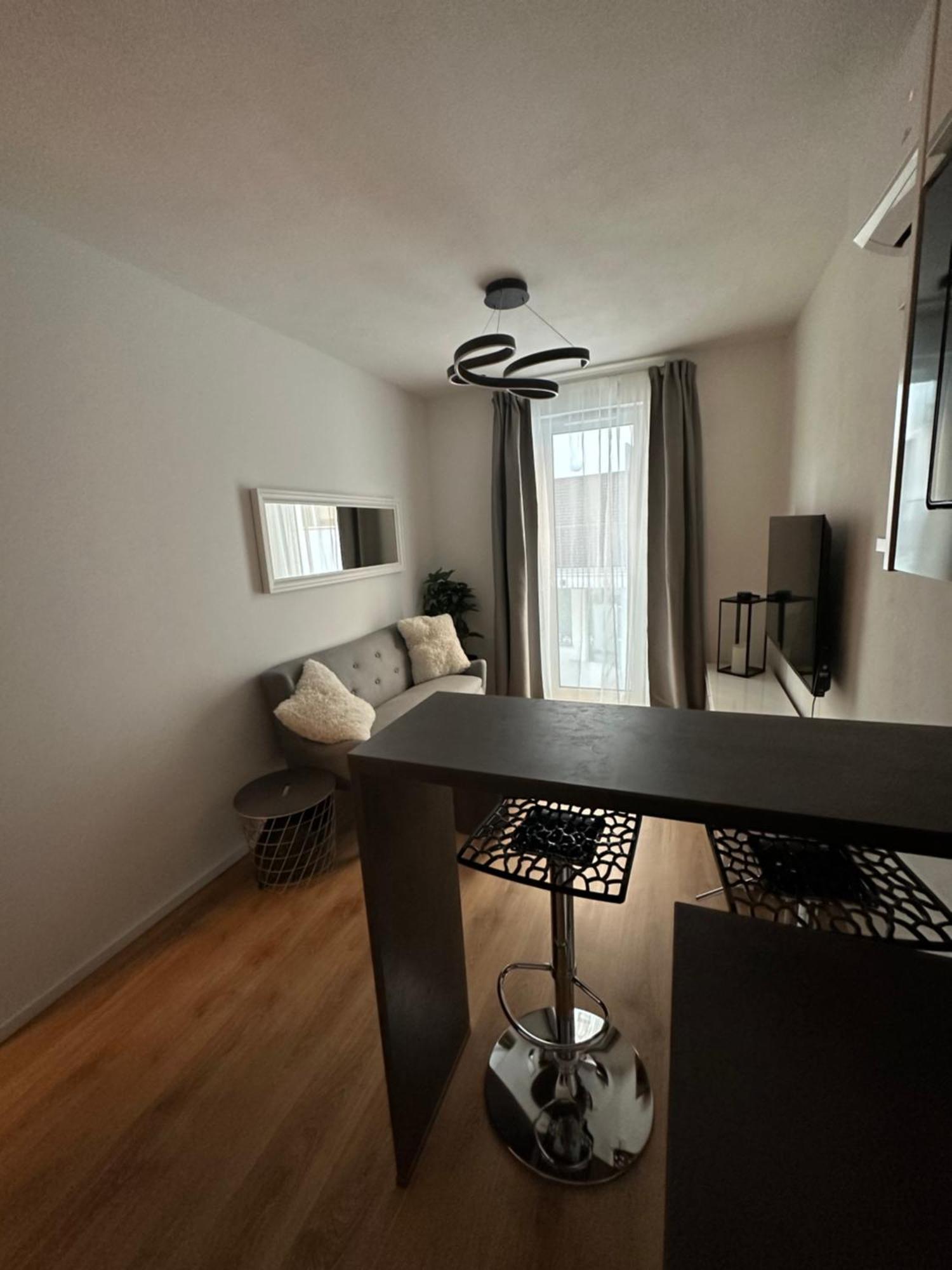 Mickey Apartment Old Town Братислава Екстер'єр фото
